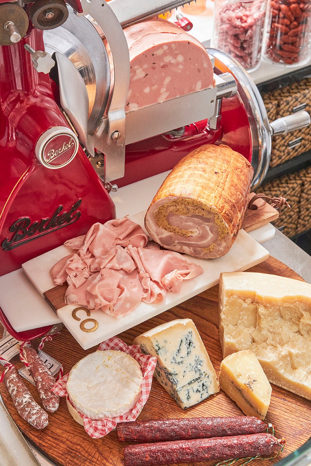 EMBUTIDOS Y QUESOS Cristina Oria