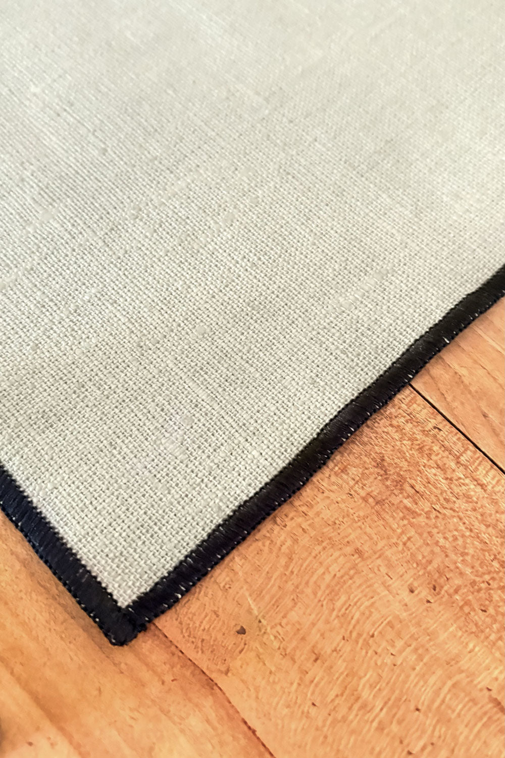 Detalle Individual De Lino Impermeable Verde Con Borde Negro Cristina Oria