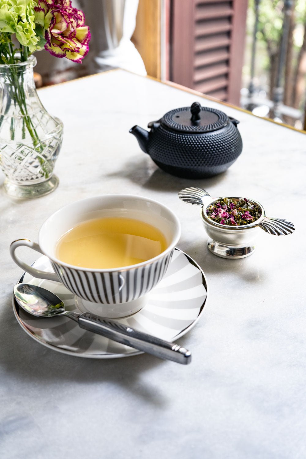 Detalle Con Té Infusor De Té Con Asas Con Diseño De Conchas Bañado En Plata Cristina Oria