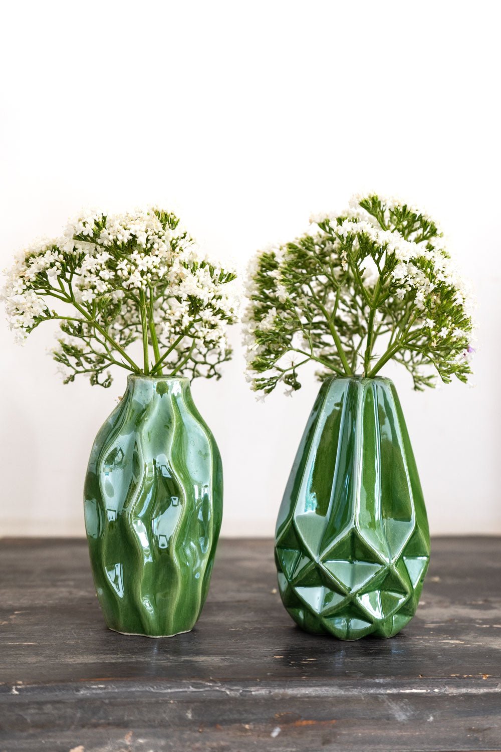 Set aus 2 glasierten Steingutvasen in Grün | Vasen & Krüge