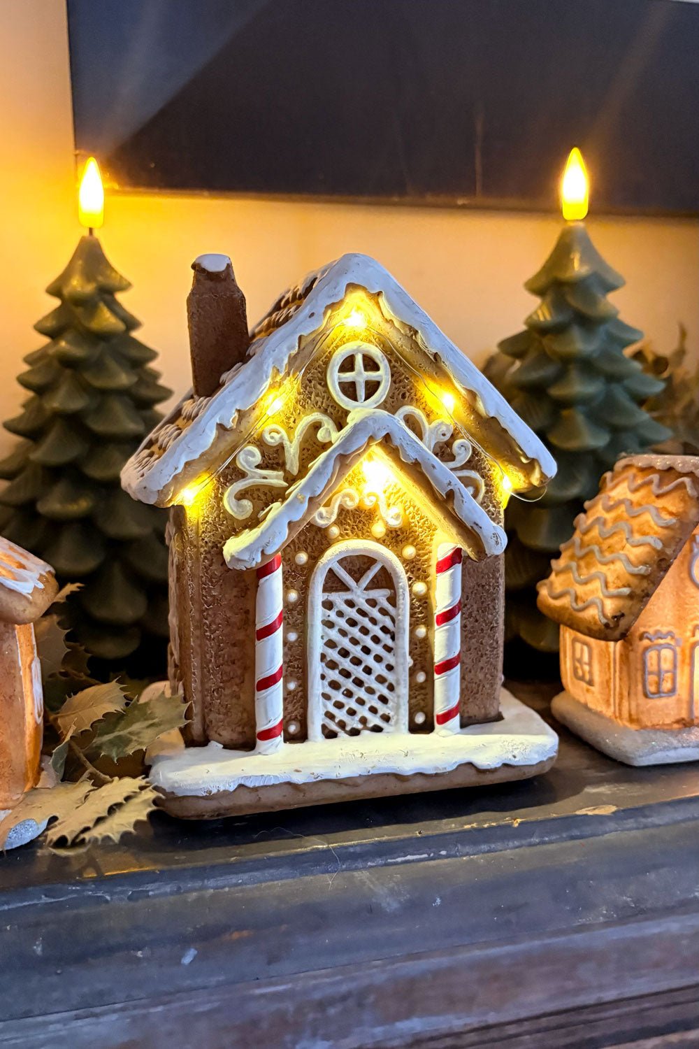 Casa Jengibre De Resina Con Luz LED Mediana | Navidad | Cristina Oria, image size:1000x1500