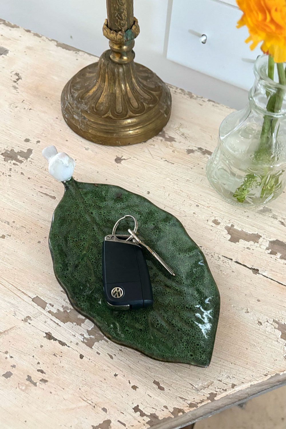 Detalle Decoración Bandeja Con Diseño De Hoja Y Figura De Pájaro Cristina Oria