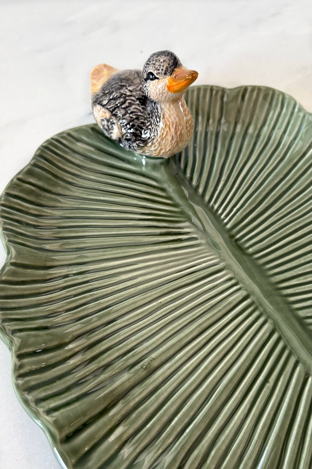 Detalle Bandeja Con Diseño De Hoja Y Figura De Pato Cristina Oria