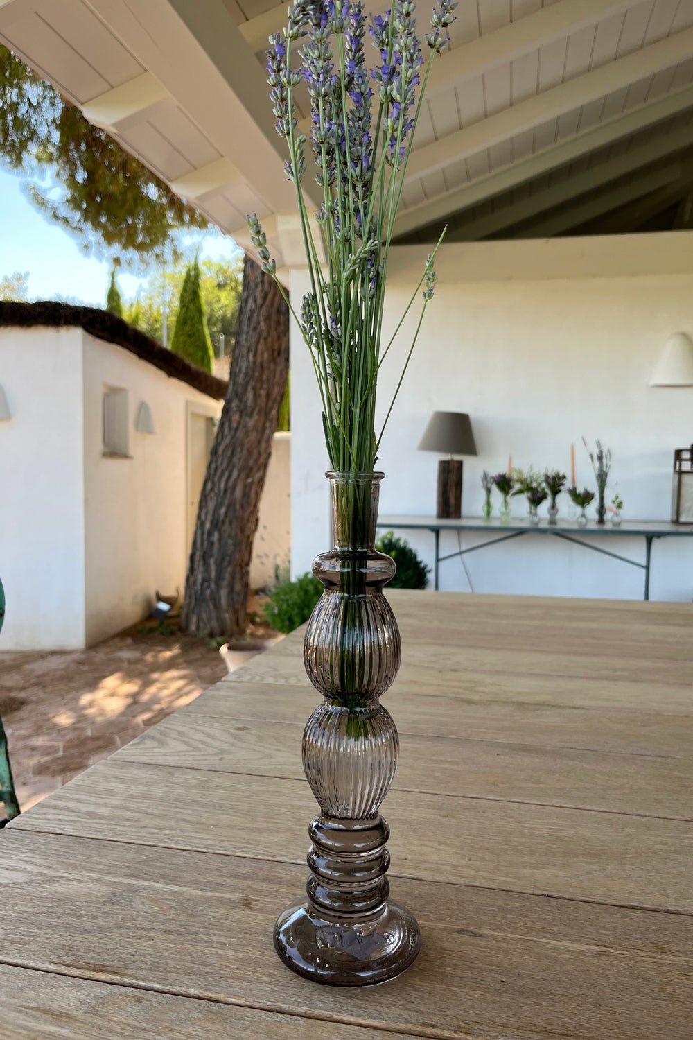 Florero De Cristal Con Diseño Florencia Gris Grande Tallado con Lavanda