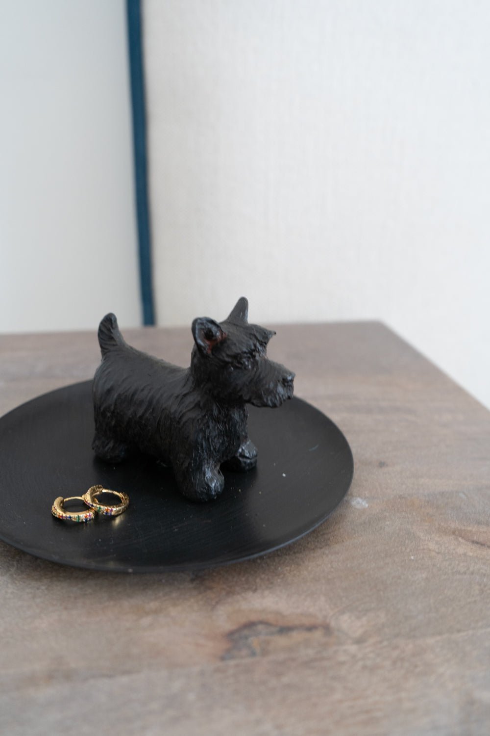 Detalle Vaciabolsillos Platito Negro Con Diseño De Terrier Cristina Oria