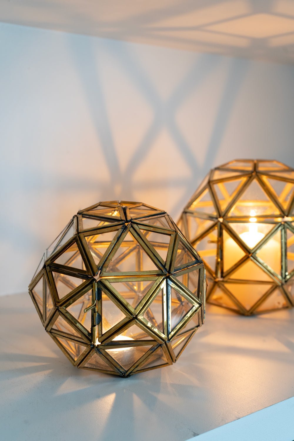 Esfera Decorativa De Cristal Con Detalles Dorados Pequeña Cristina Oria