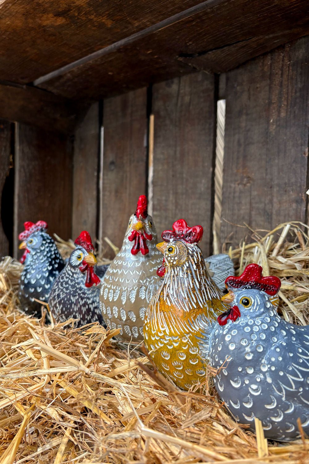 Detalle Tres Set Figuras Decorativas Gallinas Pequeñas Cristina Oria