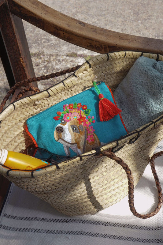 Neceser Bordado A Mano Con Diseño De Perro Azul Cristina Oria