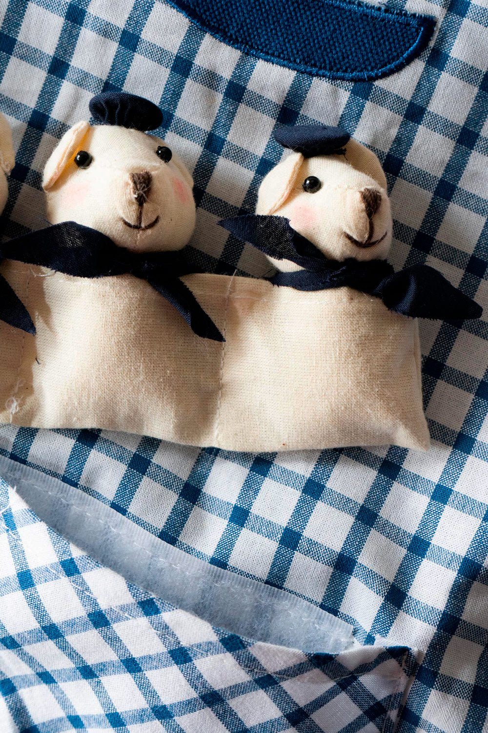 Detalle Ositos Delantal De Niños Con Diseño De Osos Marineros & Cuadros Azules Cristina Oria