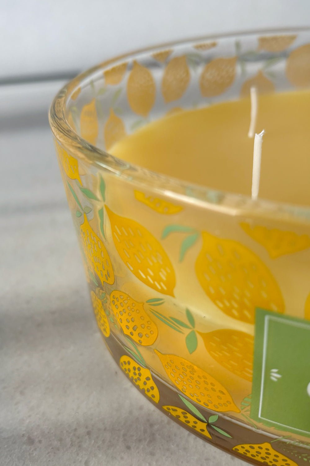 Detalle Vela De Cuatro Mechas Con Aroma A Citronela Limones Cristina Oria