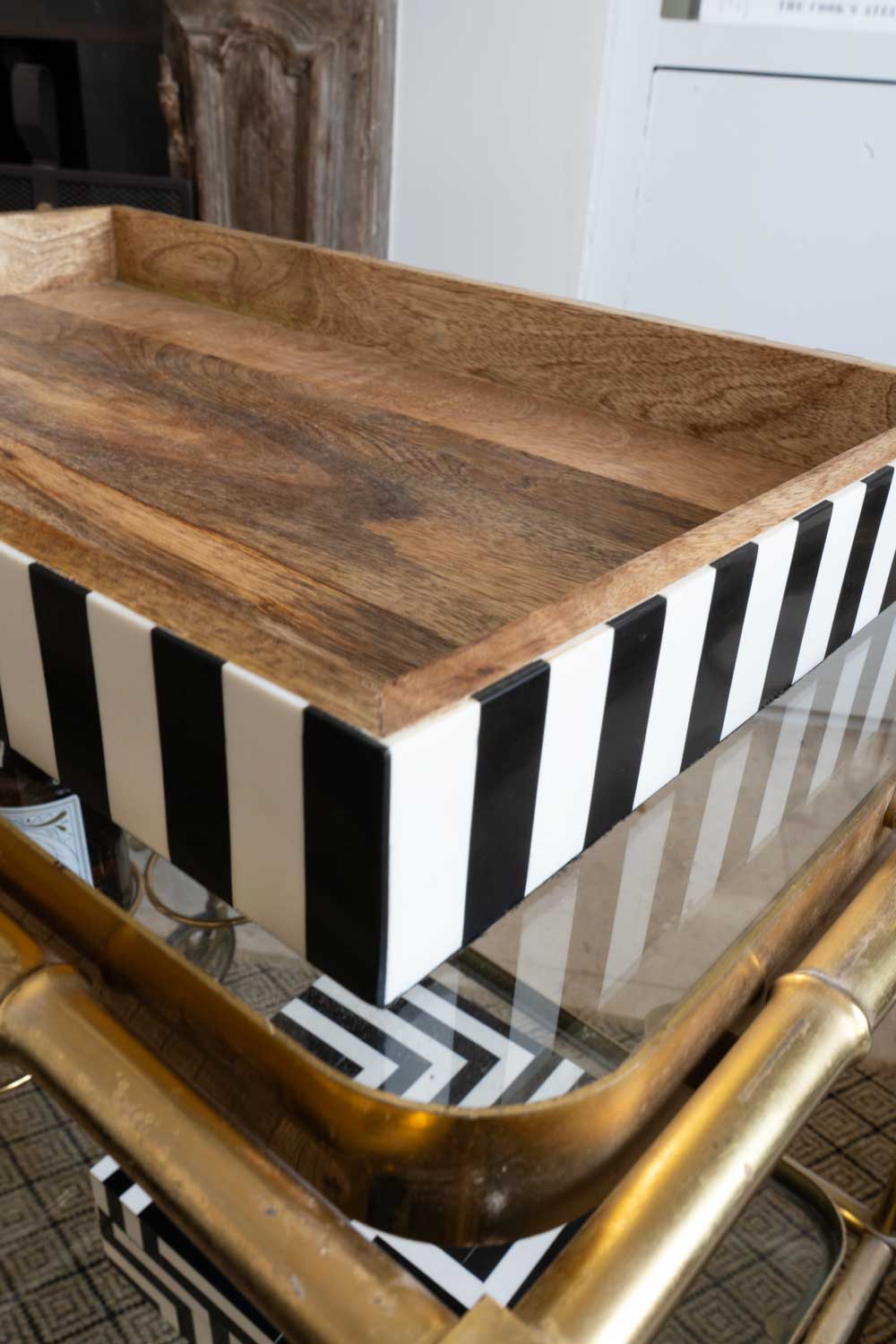 Bandeja De Resina Y Madera Con Diseño De Rayas Blancas Y Negras