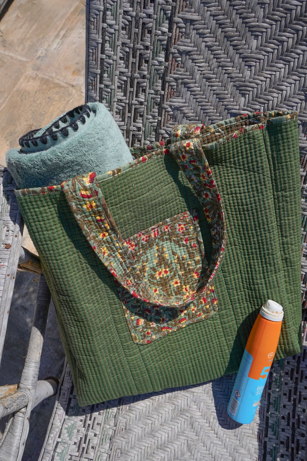 Detalle Bolsa Flores Verdes Cristina Oria