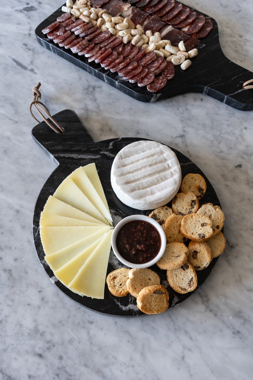 Detalle Tabla Redonda De Mármol Negra Cristina Oria