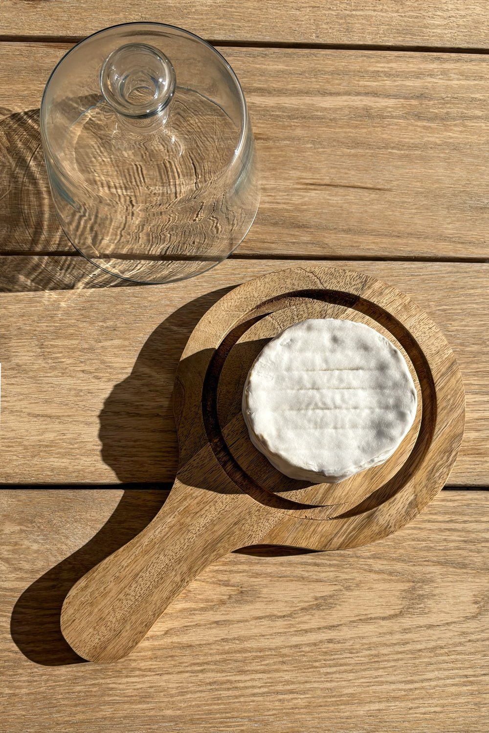 Detalle Abierta Quesera Redonda Con Mango Y Tapa De Cristal Cristina Oria