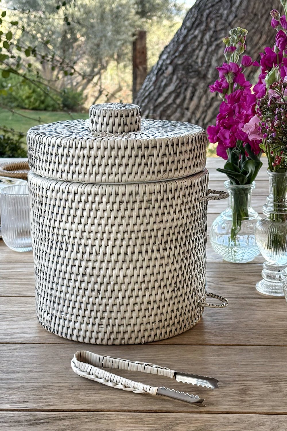 Cubitera De Ratán Con Tapa Y Pinza Blanca Cristina Oria