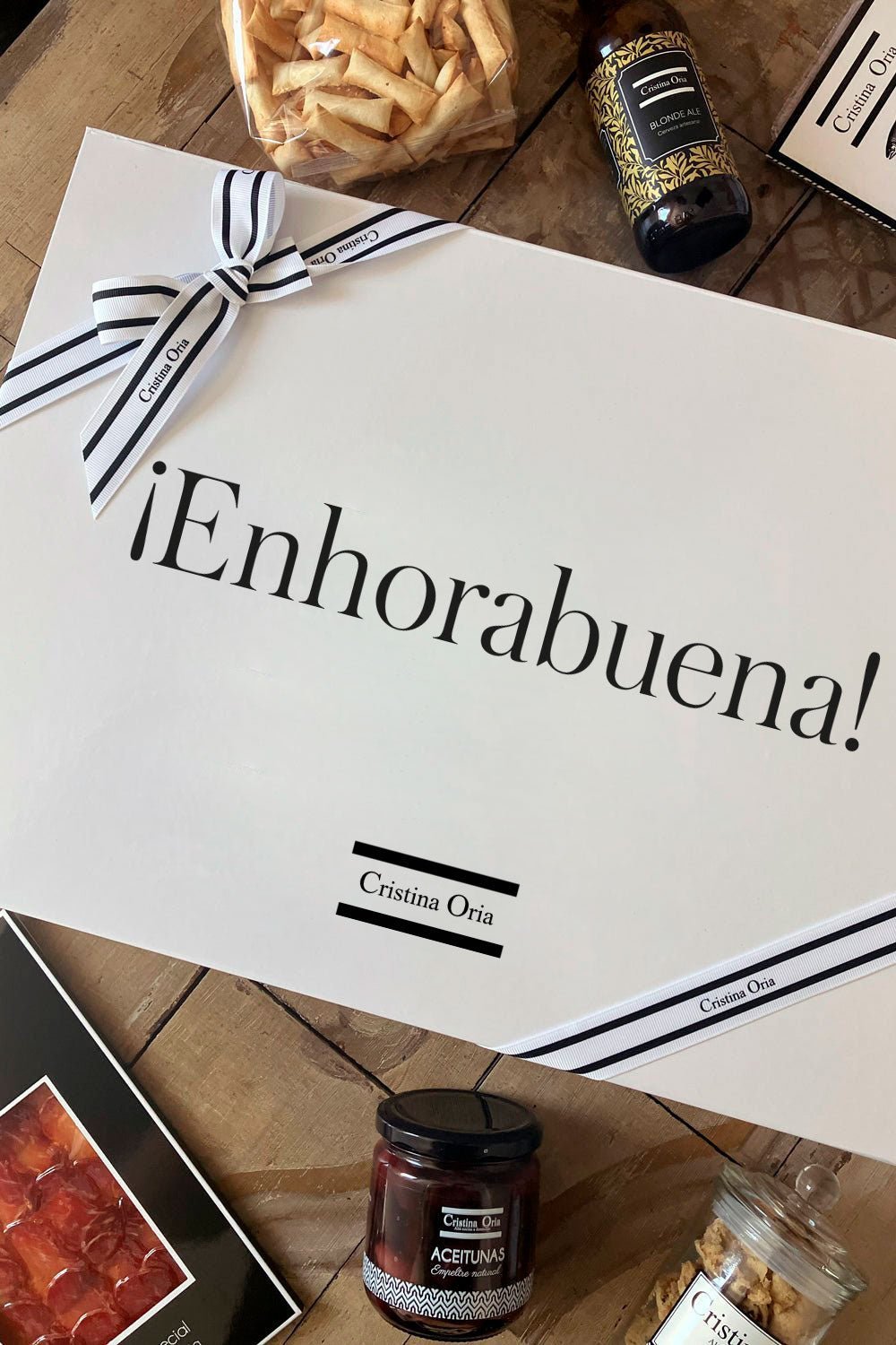 Detalle Caja Recién Mamá La Más Gourmet & Peluche Conejo Marrón Cristina Oria