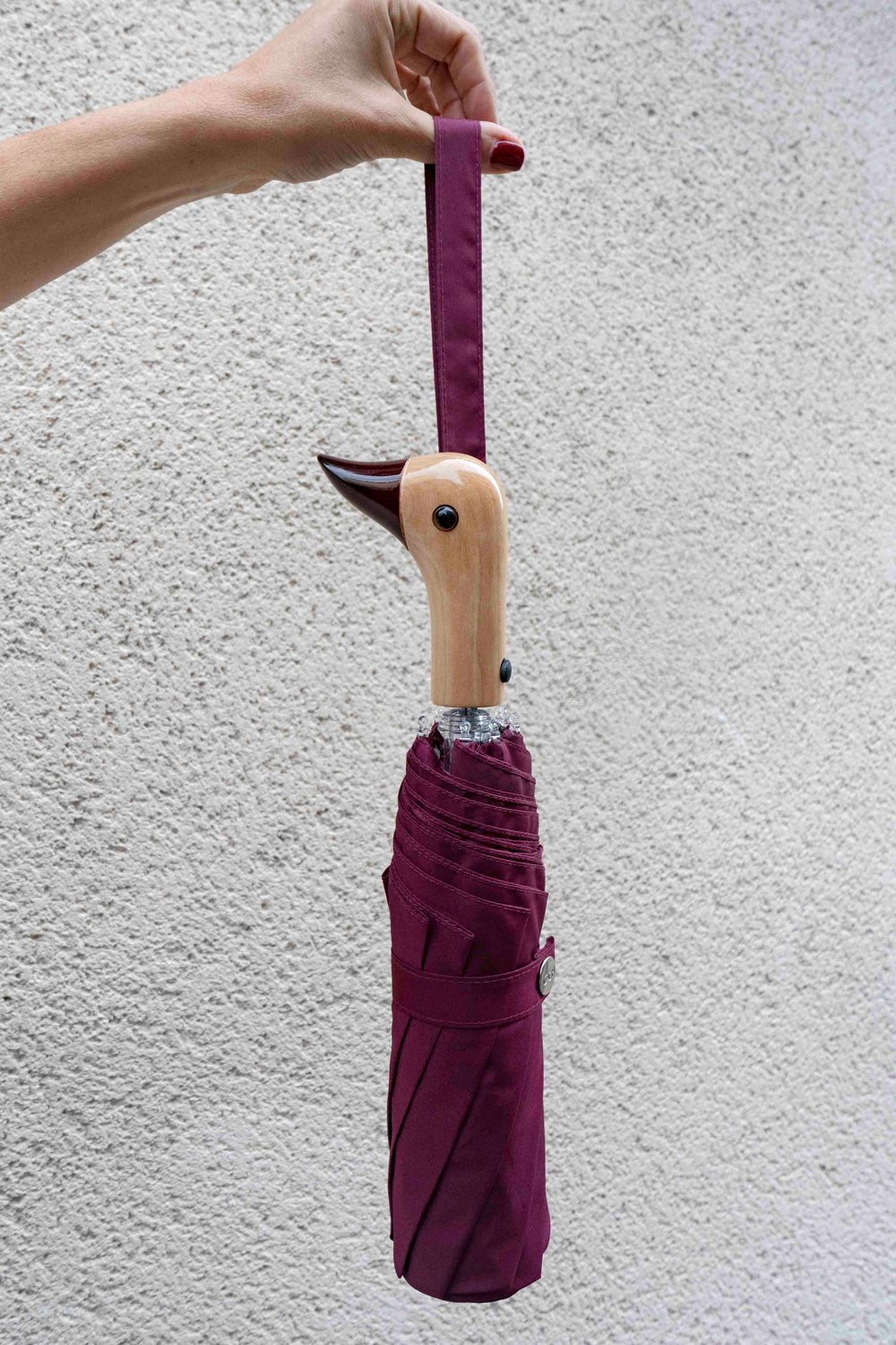 Detalle Mango Paraguas Con Diseño Frambuesa Y Mango Con Cabeza De Pato Cristina Oria