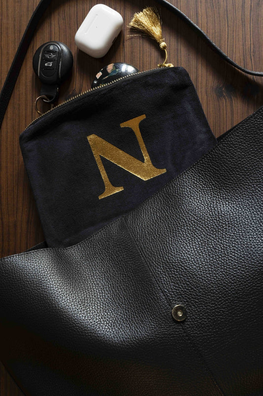 Neceser De Terciopelo Negro Con Inicial Dorada