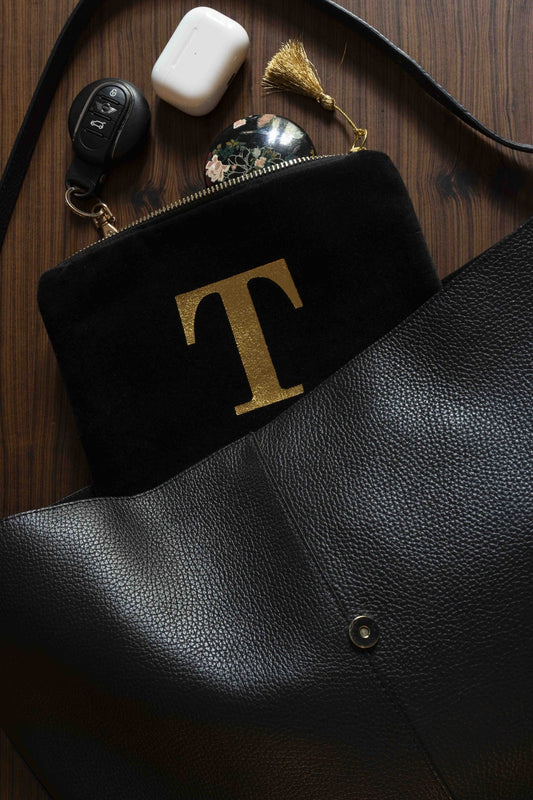 Neceser De Terciopelo Negro Con Inicial Dorada