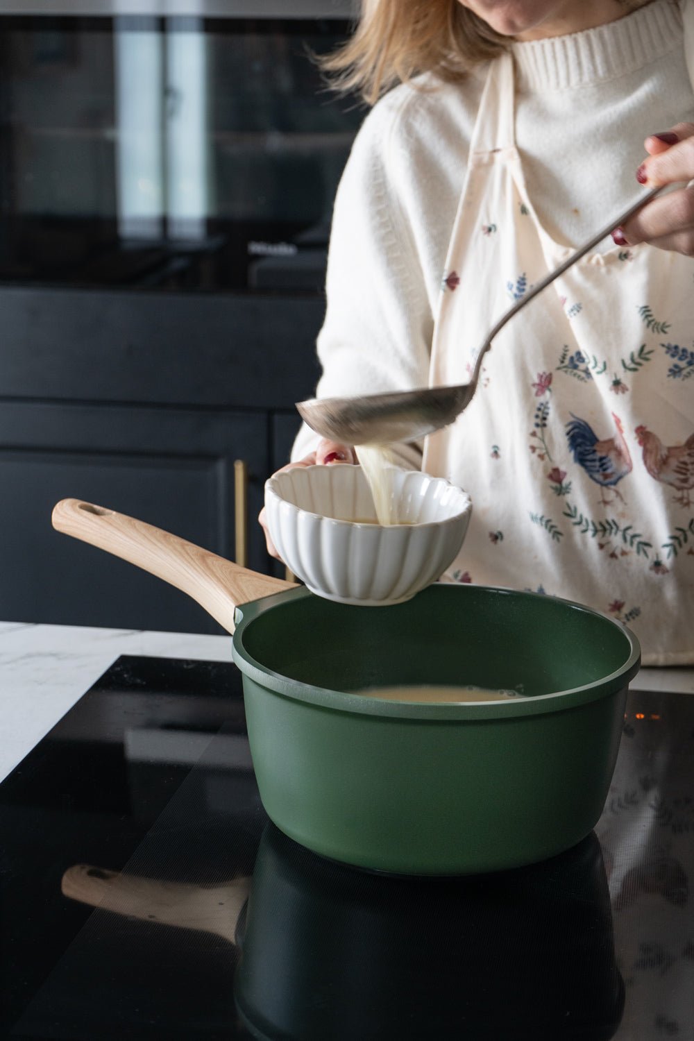 Cacerola Verde Con Mango De Madera Cristina Oria