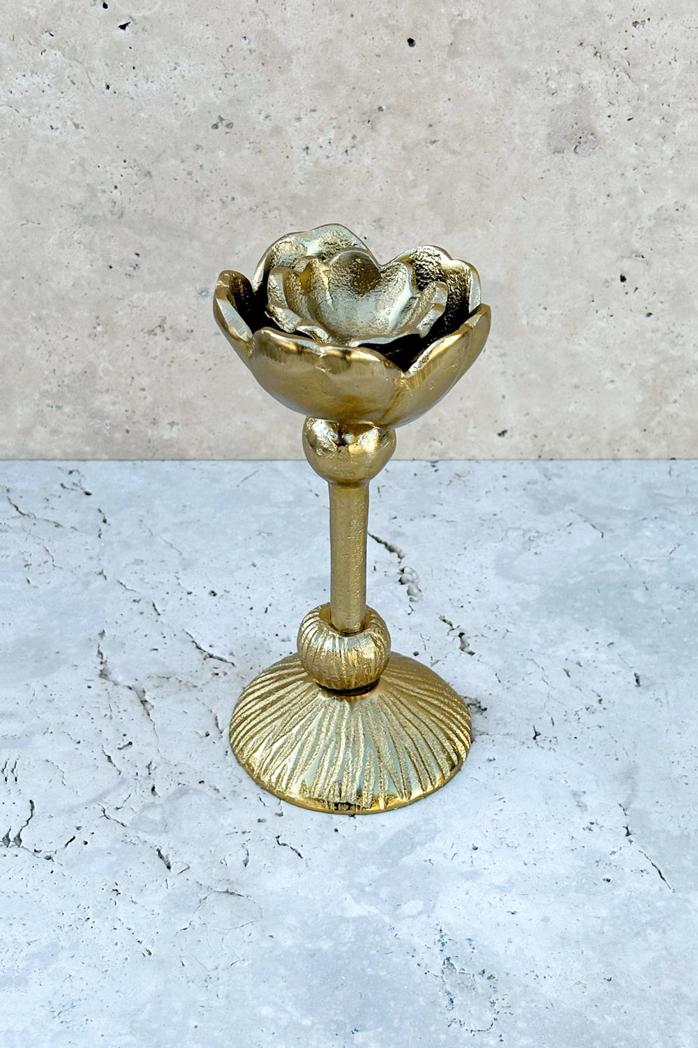 Candelabro Dorado De Aluminio Con Diseño De Flor Cristina Oria