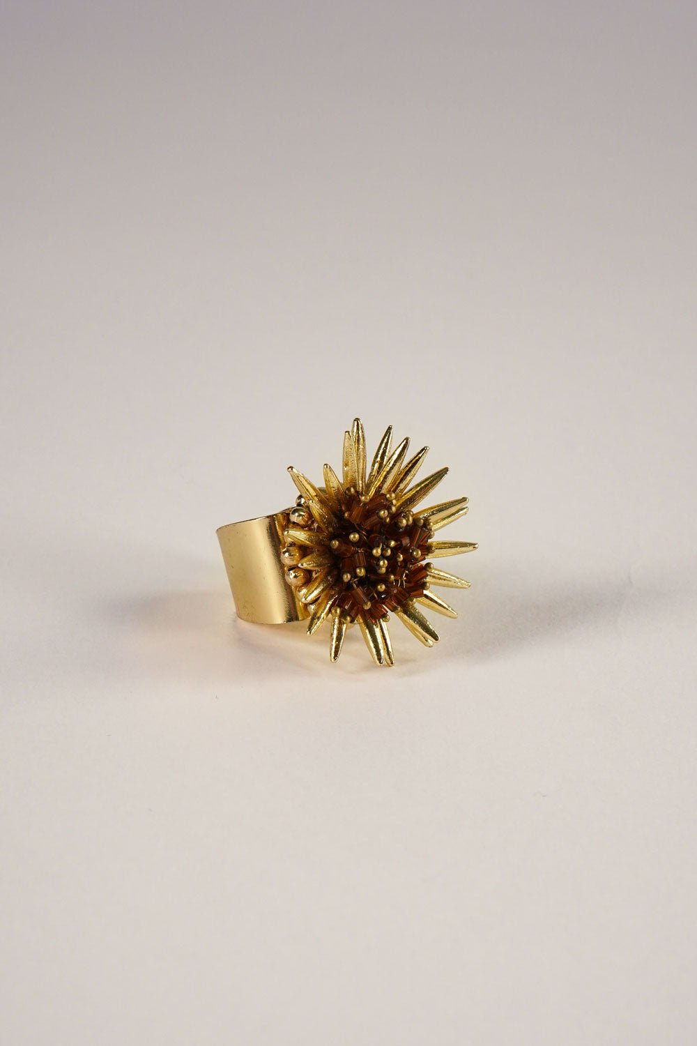 Anillo Dorado Ajustable Con Diseño De Girasol Marrón Cristina Oria
