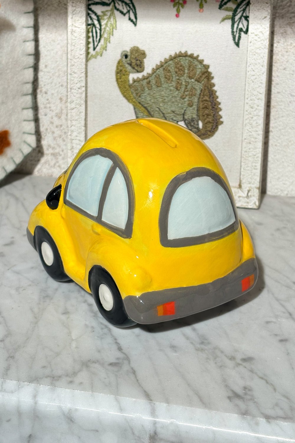 Detalle Hucha Diseño Coche Amarilla Cristina Oria
