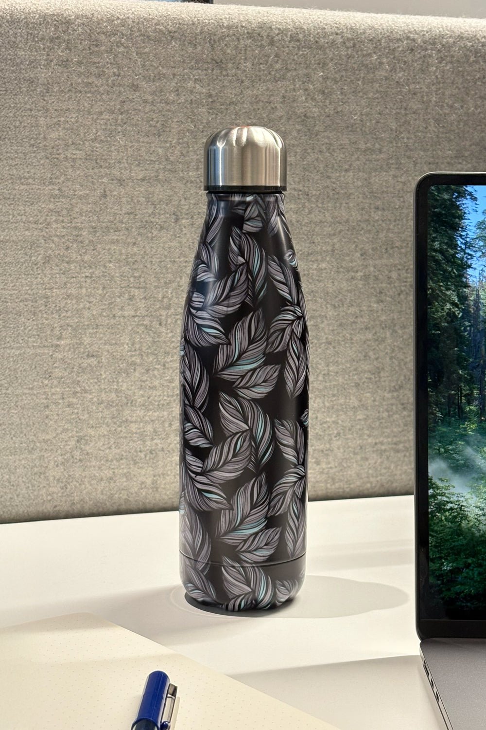 Botella Térmica Diseño Primaveral Negra Cristina Oria