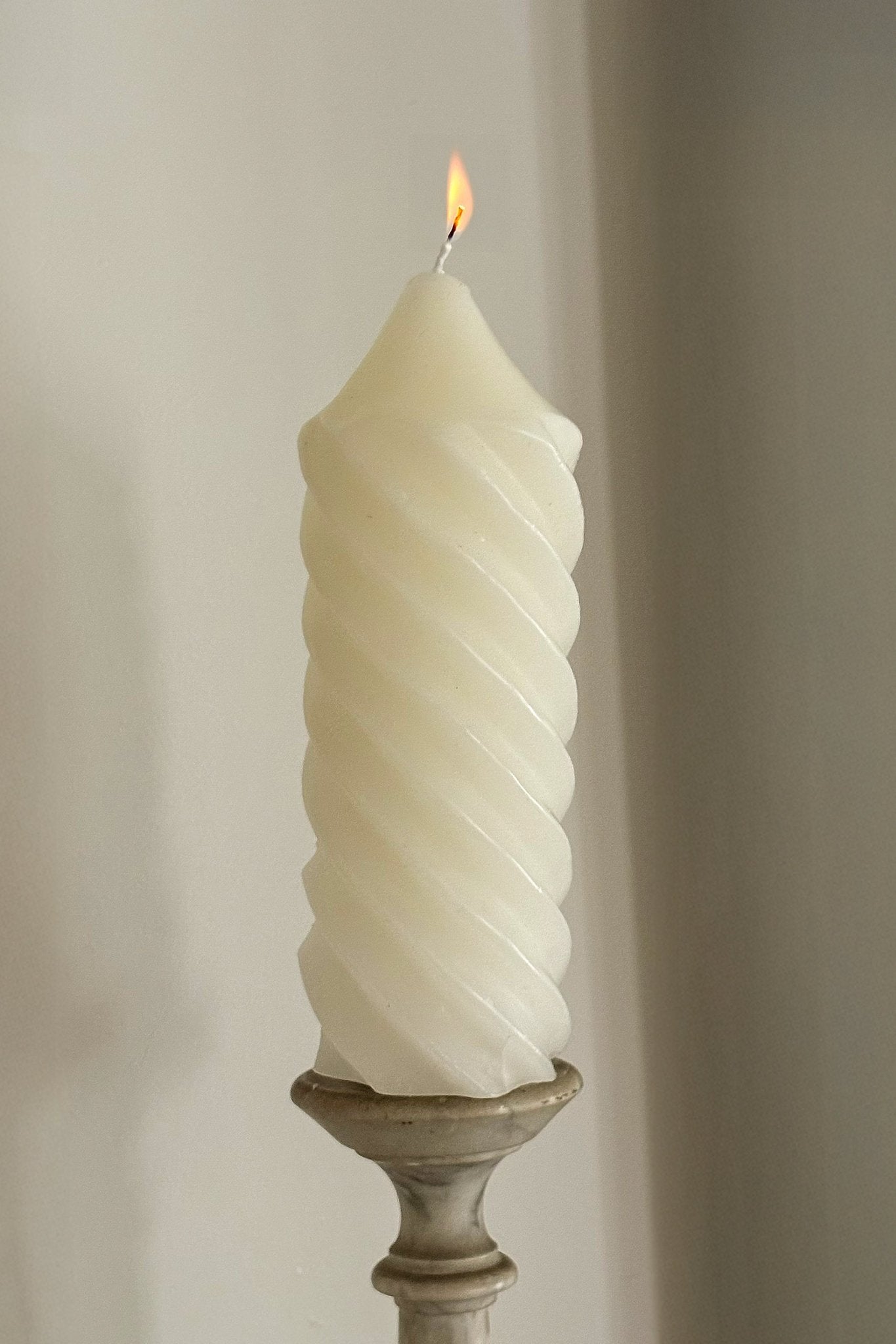 Vela Ancha Con Diseño En Espiral Blanca Grande Cristina Oria
