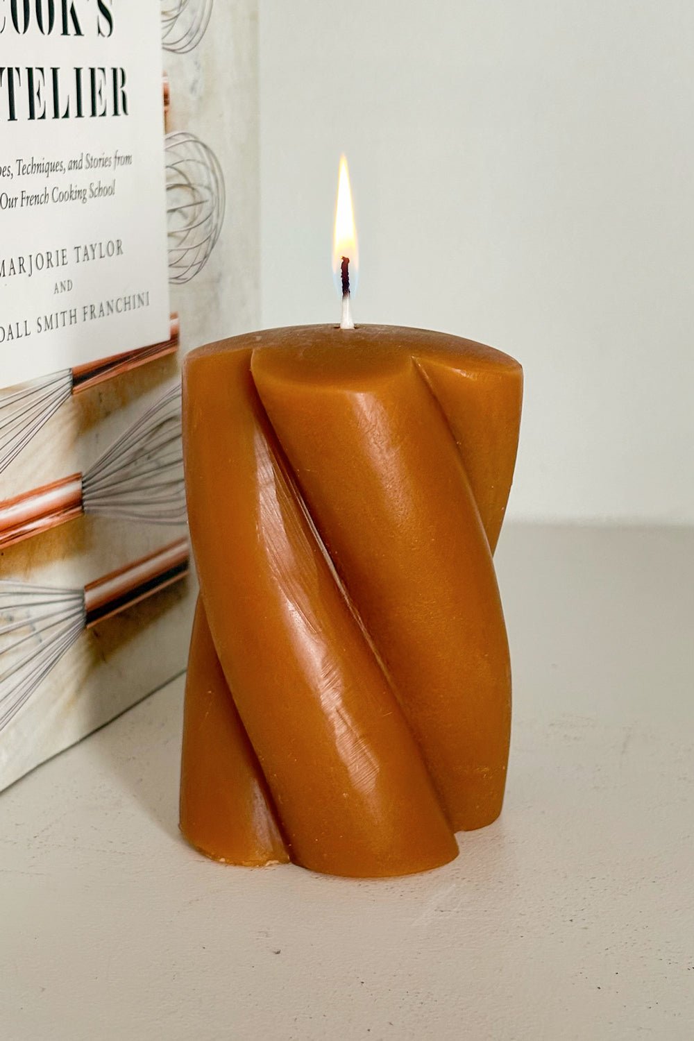 Bougie Large Avec Design Spirale Ocre