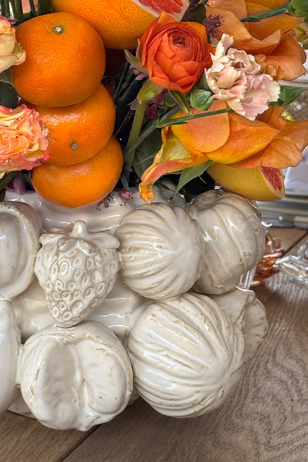 Detalle Jarrón Diseño Frutas Blanco Cristina Oria