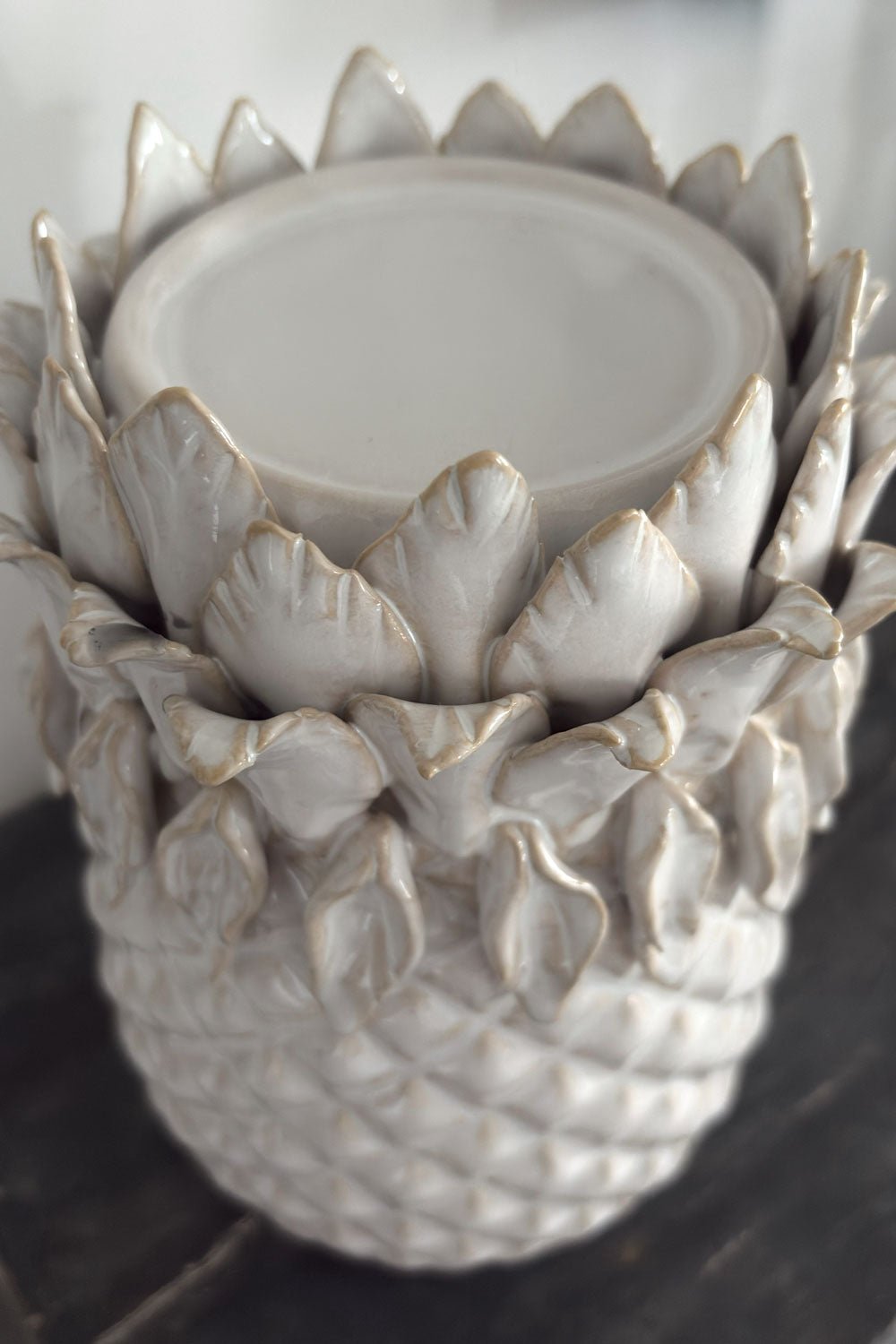 Detalle Portavelas Diseño Piña Blanco Cristina Oria