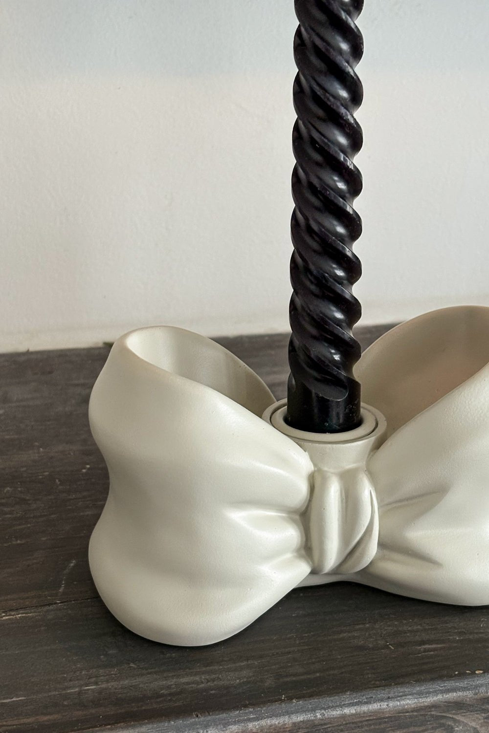 Detalle Portavelas De Porcelana Blanco Diseño Lazo Cristina Oria
