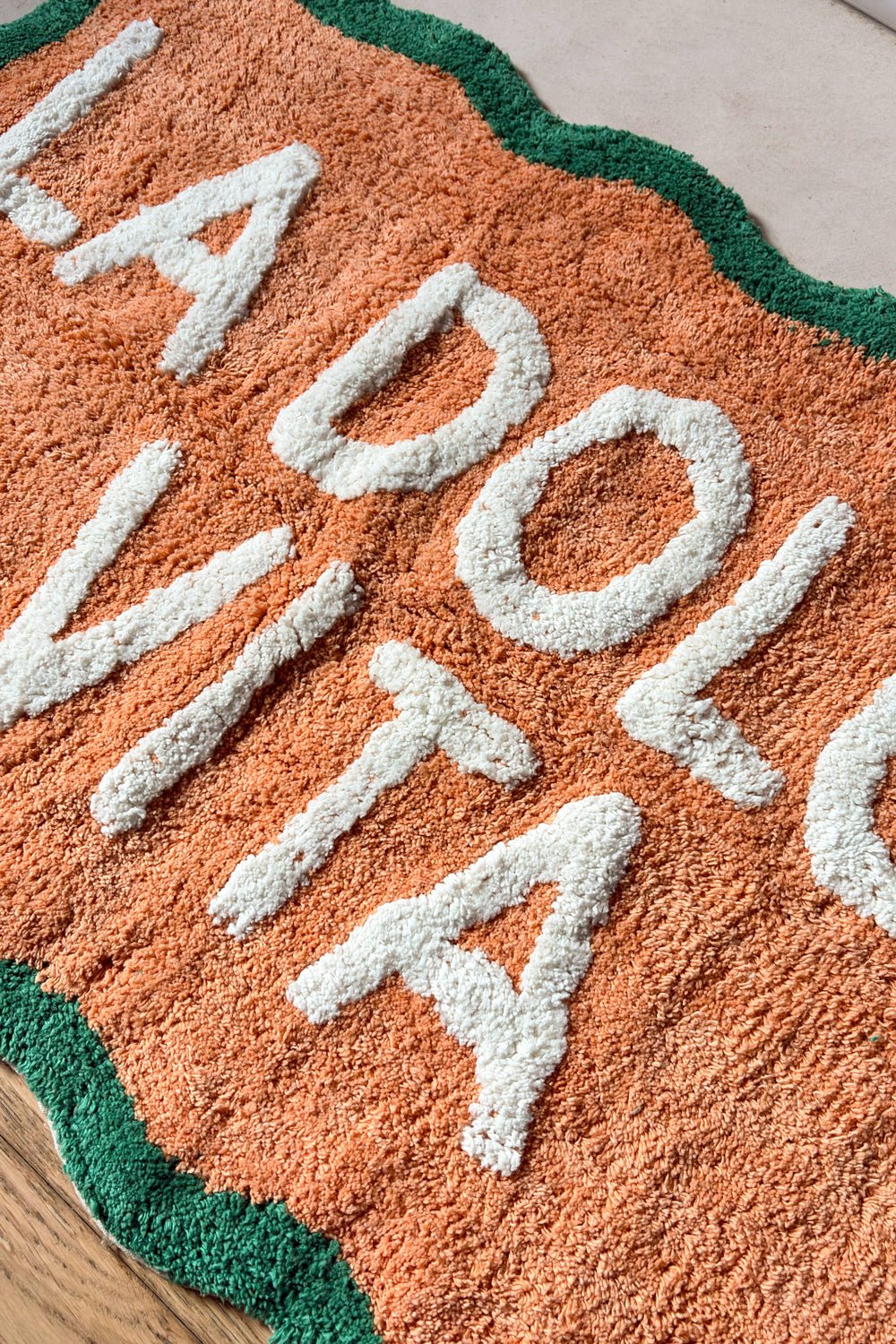 Detalle Alfombra De Baño Diseño "Dolce Vita" Cristina Oria