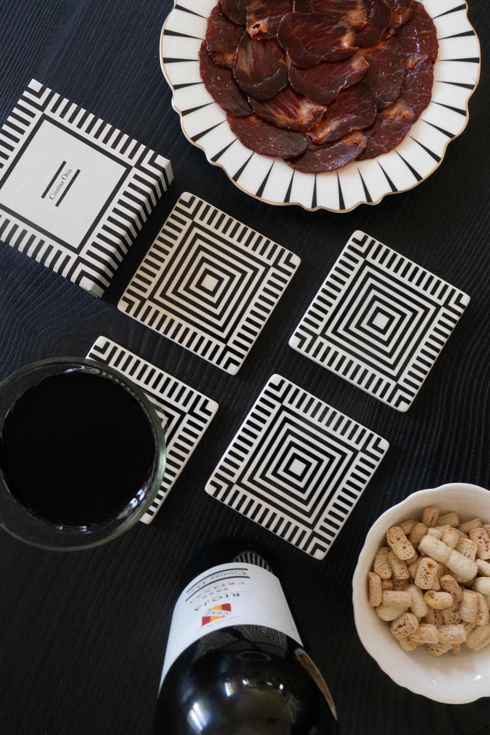 Set De Cuatro Posavasos Con Diseño Blanco Y Negro Cristina Oria