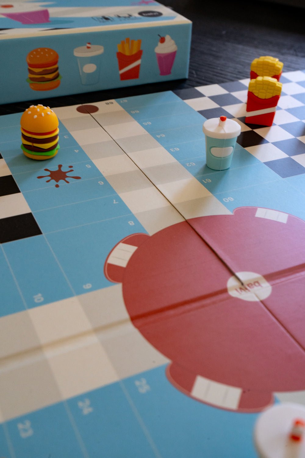 Detalle Parchís Con Diseño De Comida Rápida Cristina Oria