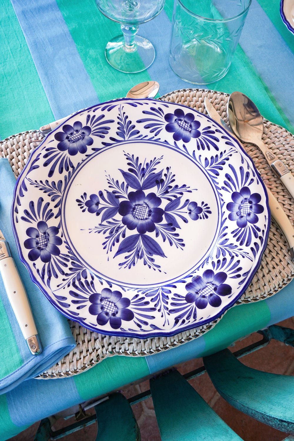 Detalle Plato Llano Vajilla Flores Azules Seis Personas Cristina Oria