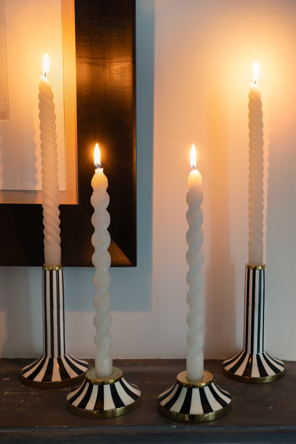 Portavelas De Resina Con Diseño De Rayas Blancas Y Negras Bajo Pequeño