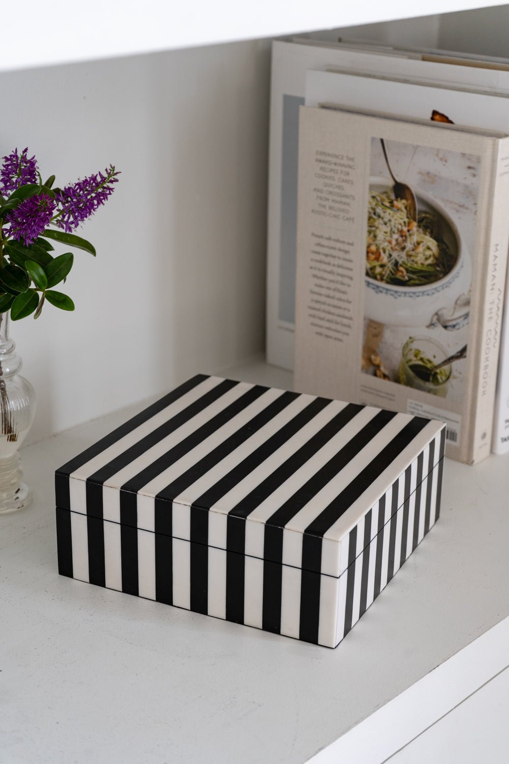 Caja Decorativa De Resina Cuadrada Con Diseño De Rayas Blancas Y Negras Cristina Oria