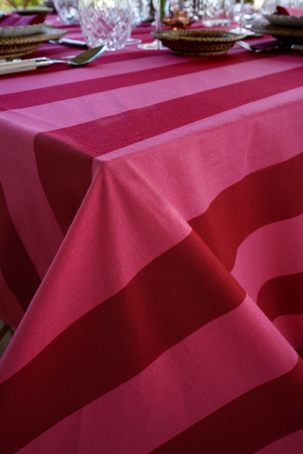 Detalle Esquina Mantel Rayas Rosas Y Rojas Cristina Oria