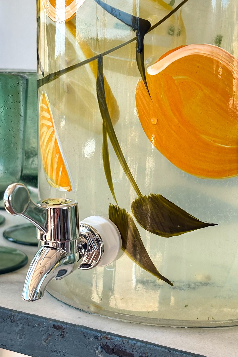 Detalle Dispensador De Bebidas Diseño Limones Cristina Oria