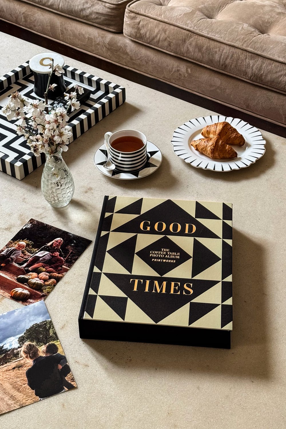 Caja Decorativa Con Álbum Beige Y Negra Cristina Oria