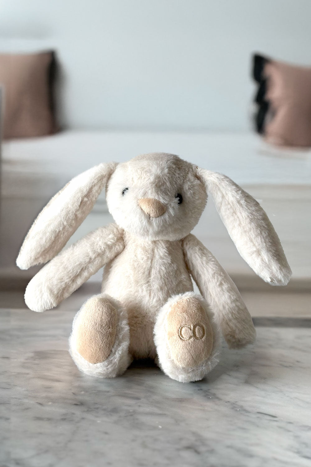 Detalle Conejo Caja Recién Mamá Gourmet & Peluche Conejo Blanco Cristina Oria