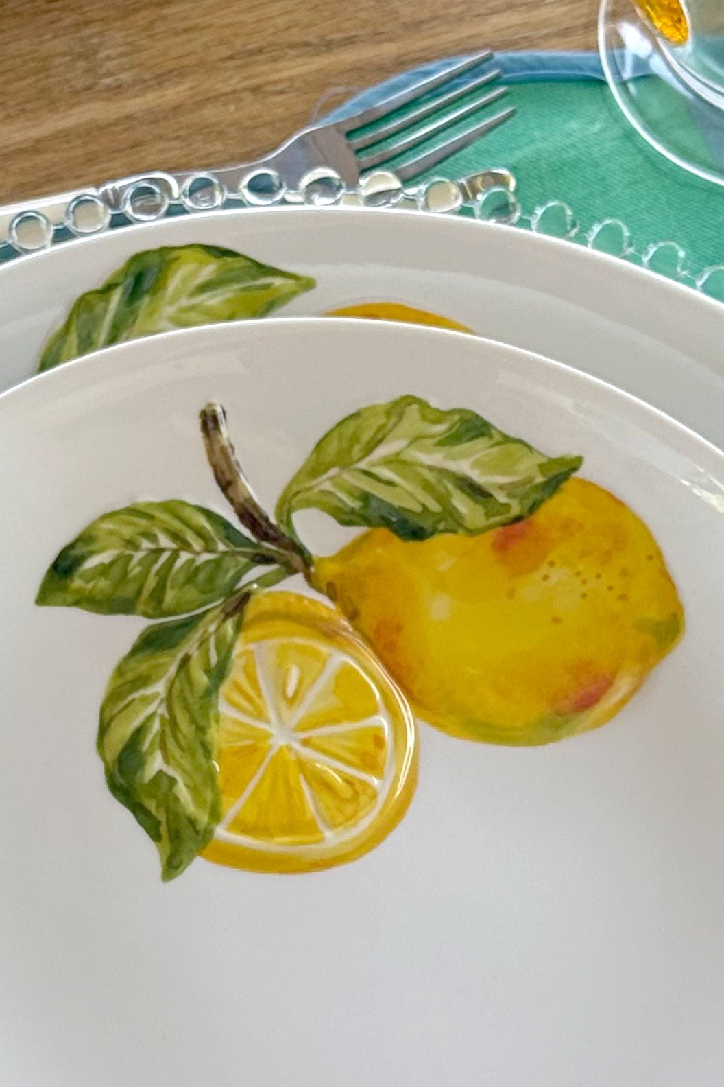 Detalle Plato Llano De Melamina Limones Cristina Oria