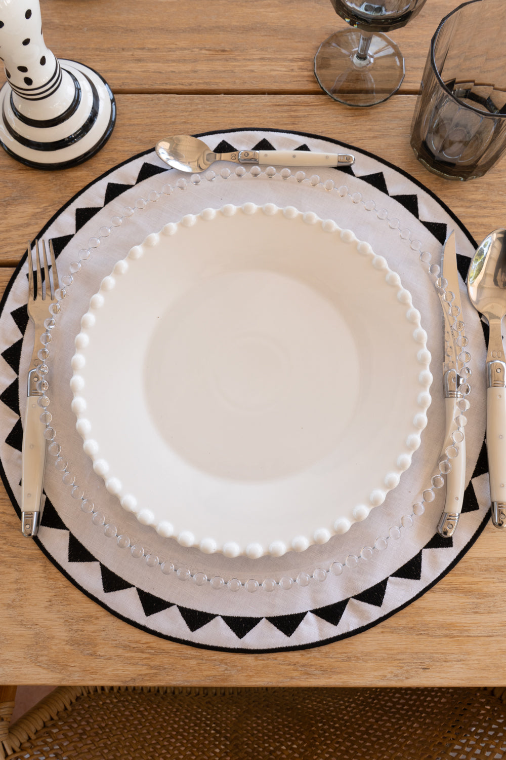 Plato Llano De Porcelana Diseño Bolitas