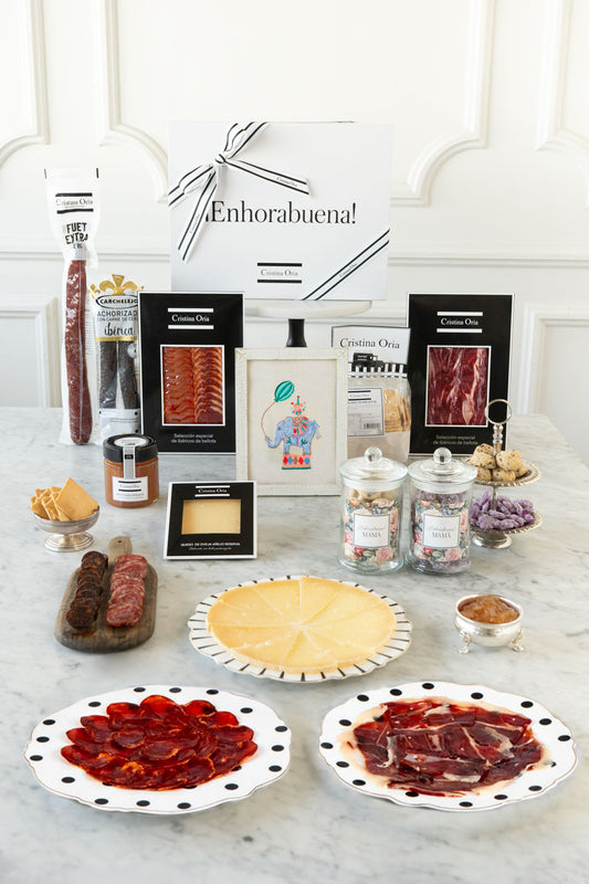 Caja Recién Mamá Homenaje Gastro & Cuadros Bordados