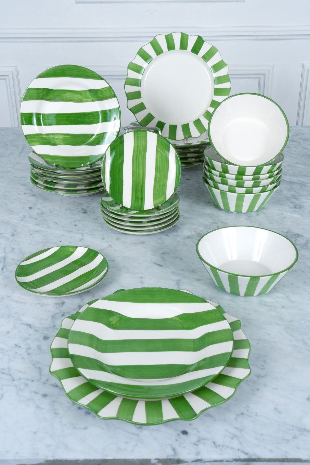 Serviço de Louça Completo Riscas Verdes Pessoas Louças