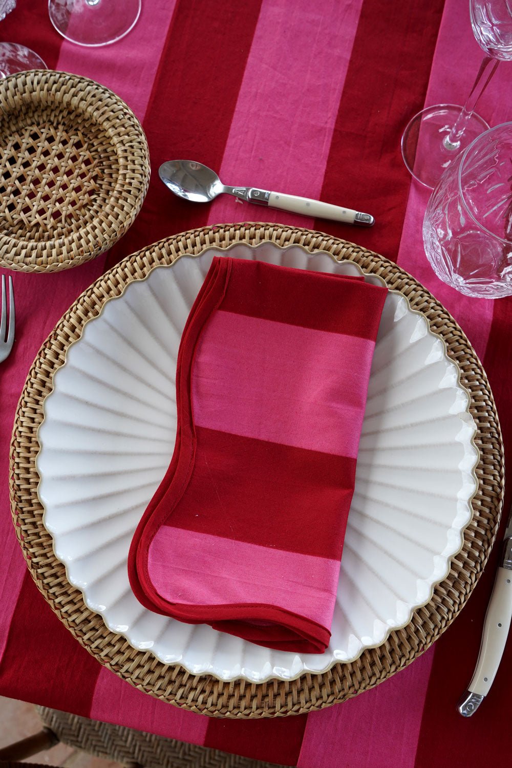 Detalle Servilleta Rayas Rosas Y Rojas Cristina Oria