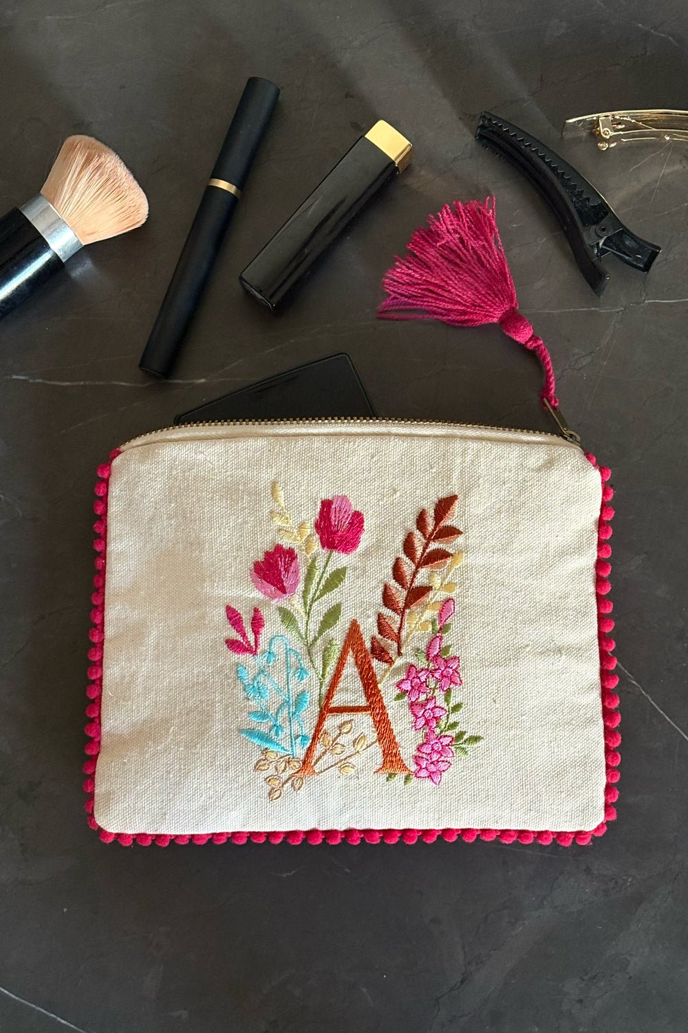 Trousse De Toilette Avec Initiale A Et Fleurs Brodées