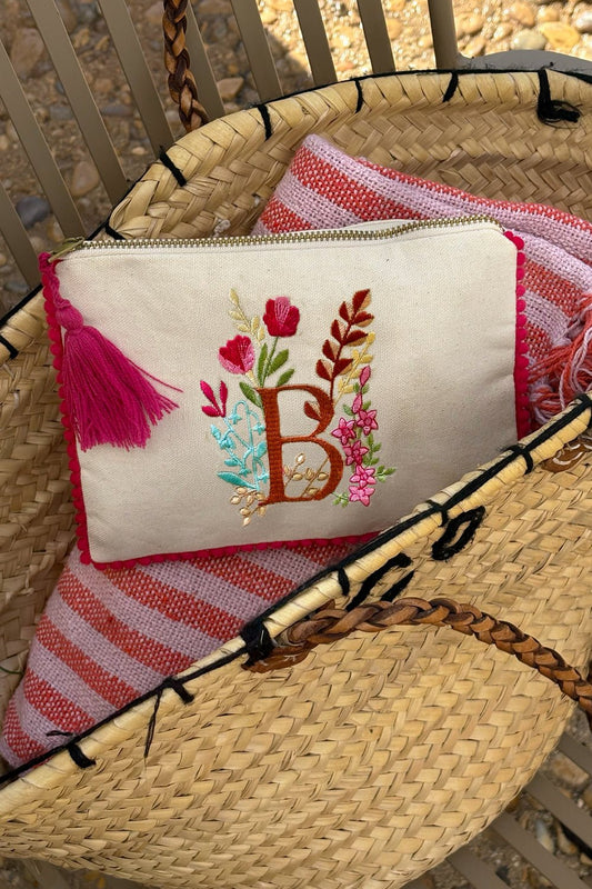Neceser Con Inicial B Y Flores Bordadas